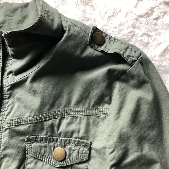 •Lightweight Jacket• - Picture 4 of 8